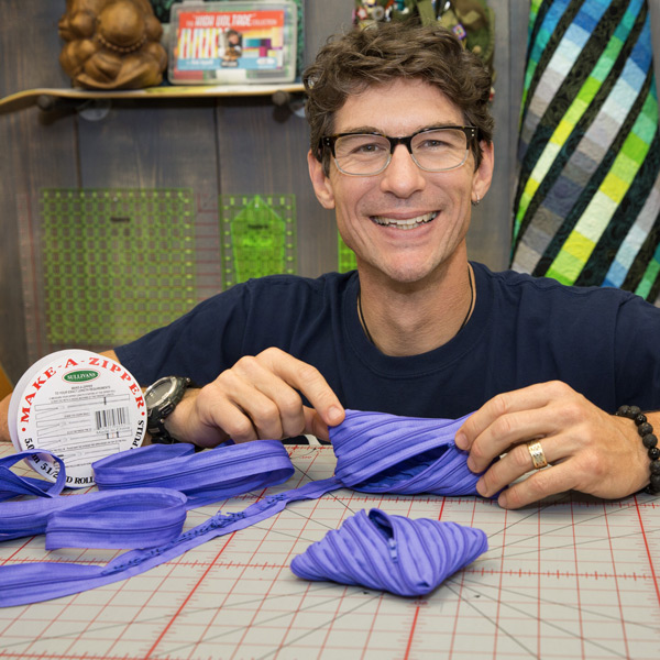 Continuous Zipper Pouch Man Sewing